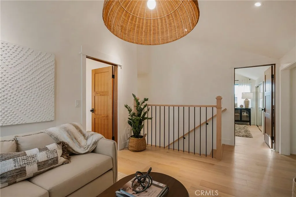 4633 Russell, Los Feliz, California 90027 home-pic-22